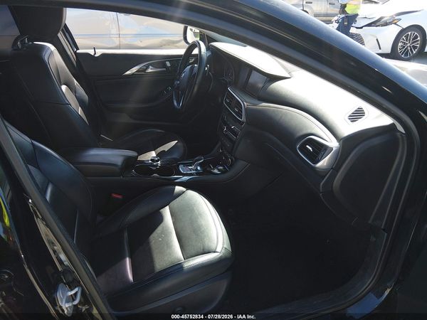 2018 INFINITI QX30 LUXURY