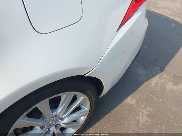 2016 LEXUS IS 200T