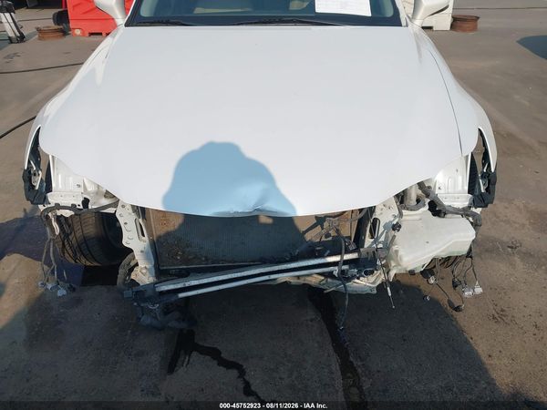 2016 LEXUS IS 200T