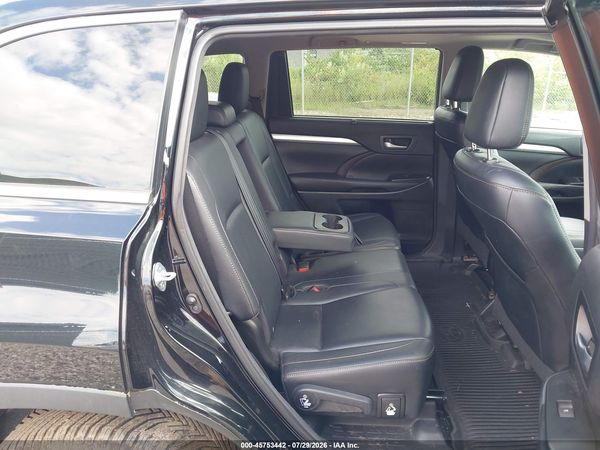 2016 TOYOTA HIGHLANDER XLE V6