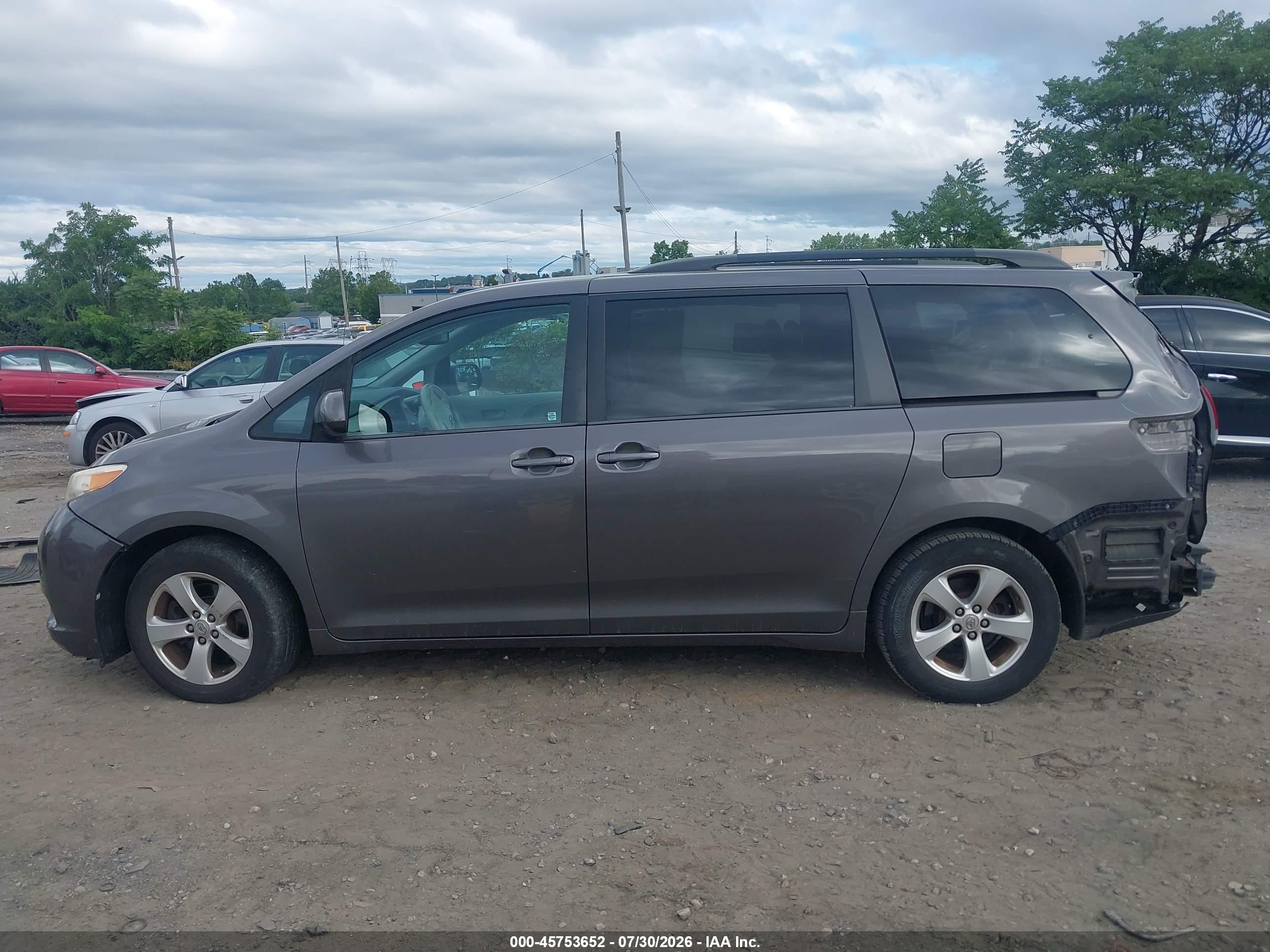 2013 TOYOTA SIENNA LE V6 8 PASSENGER