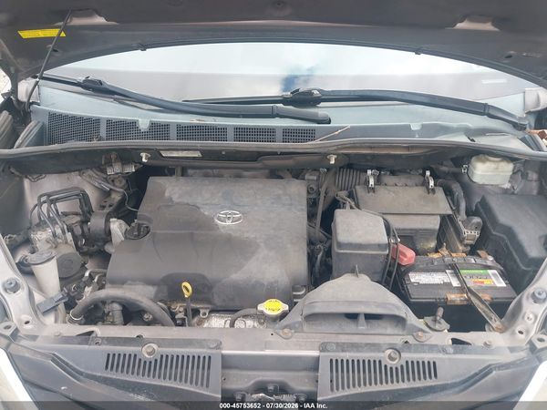 2013 TOYOTA SIENNA LE V6 8 PASSENGER