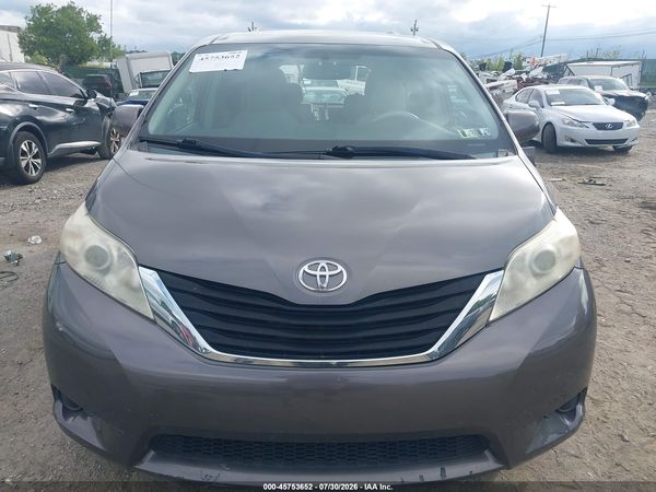 2013 TOYOTA SIENNA LE V6 8 PASSENGER