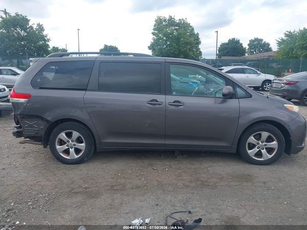 2013 TOYOTA SIENNA LE V6 8 PASSENGER