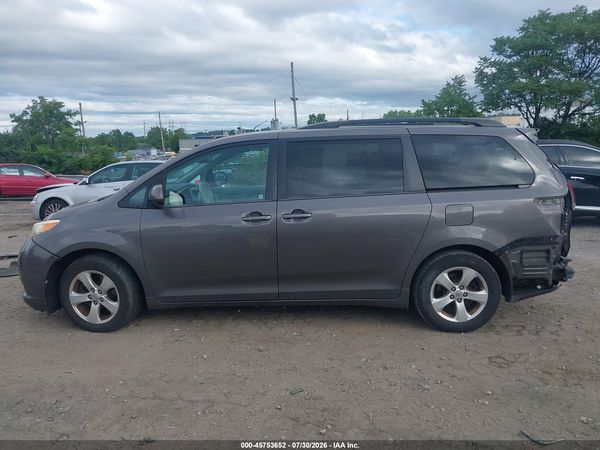 2013 TOYOTA SIENNA LE V6 8 PASSENGER