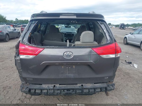 2013 TOYOTA SIENNA LE V6 8 PASSENGER