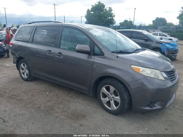 2013 TOYOTA SIENNA LE V6 8 PASSENGER