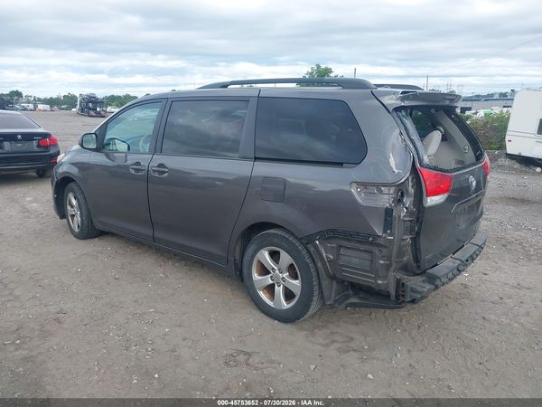 2013 TOYOTA SIENNA LE V6 8 PASSENGER