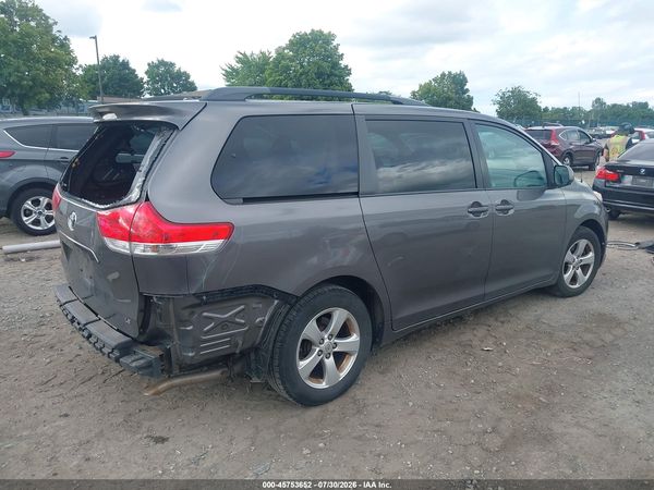2013 TOYOTA SIENNA LE V6 8 PASSENGER