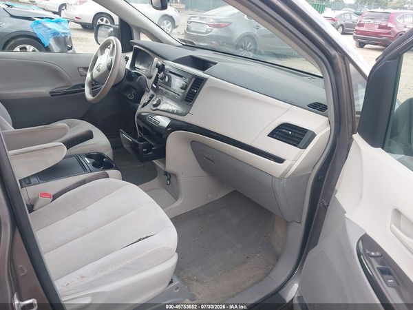 2013 TOYOTA SIENNA LE V6 8 PASSENGER