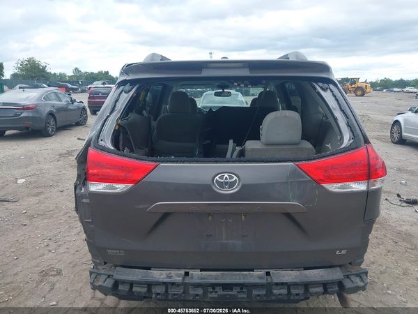2013 TOYOTA SIENNA LE V6 8 PASSENGER