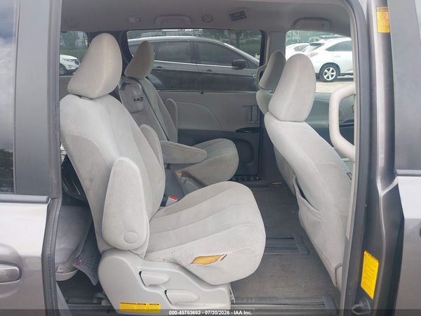2013 TOYOTA SIENNA LE V6 8 PASSENGER