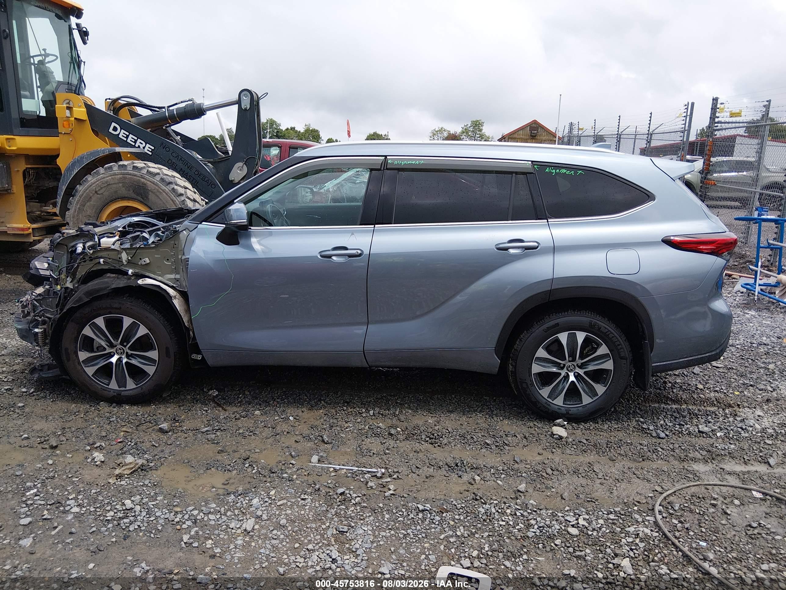2022 TOYOTA HIGHLANDER XLE