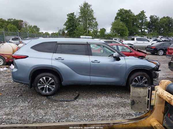 2022 TOYOTA HIGHLANDER XLE