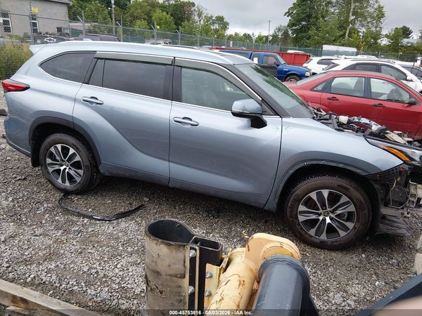 2022 TOYOTA HIGHLANDER XLE