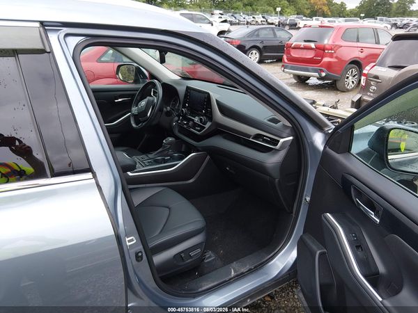 2022 TOYOTA HIGHLANDER XLE