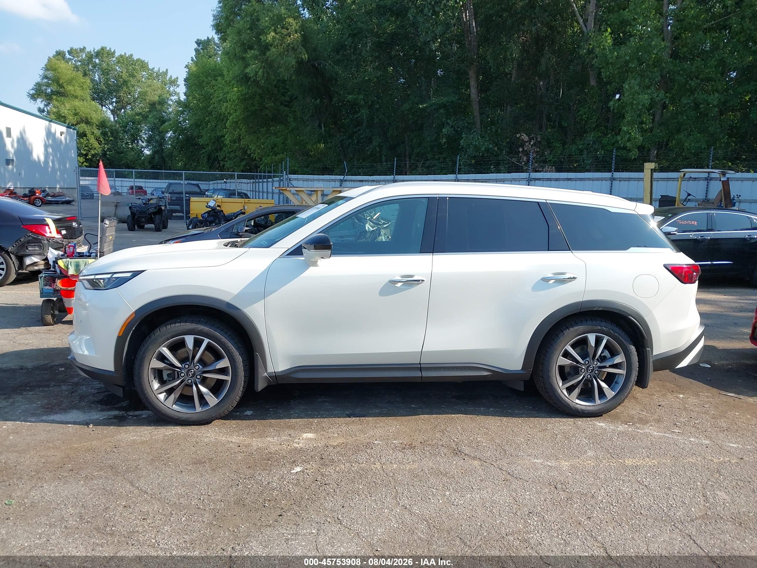 2022 INFINITI QX60 LUXE AWD