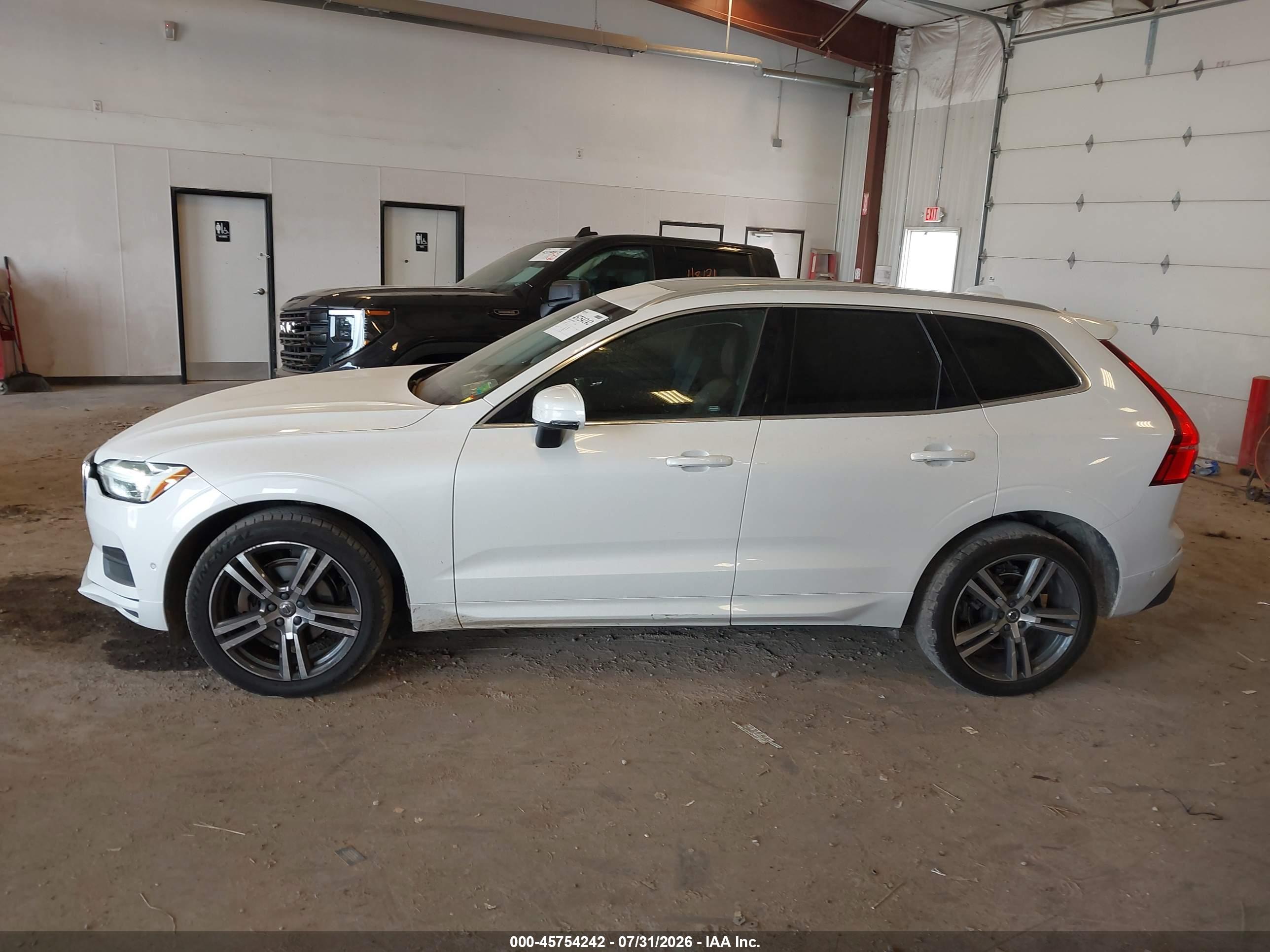 2018 VOLVO XC60 T5 MOMENTUM