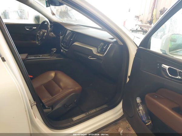 2018 VOLVO XC60 T5 MOMENTUM