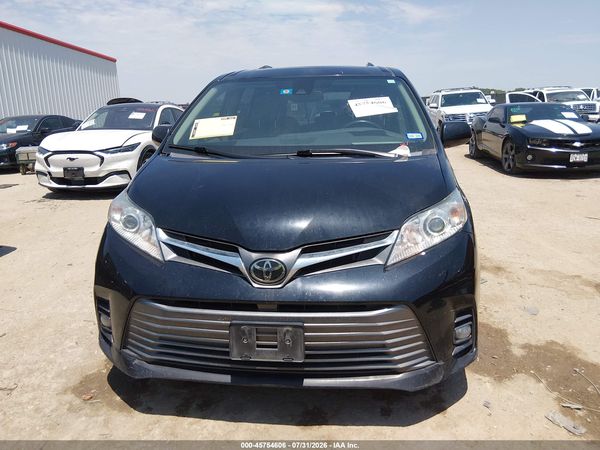 2019 TOYOTA SIENNA XLE 8 PASSENGER