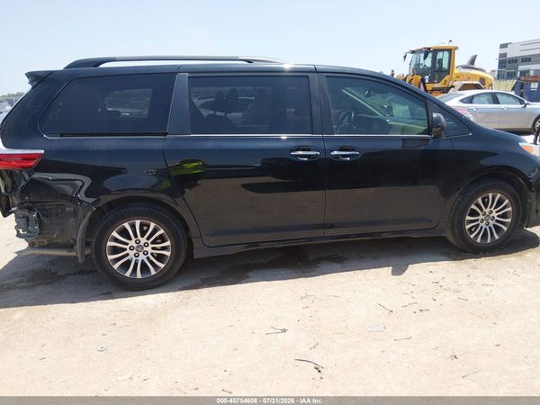 2019 TOYOTA SIENNA XLE 8 PASSENGER
