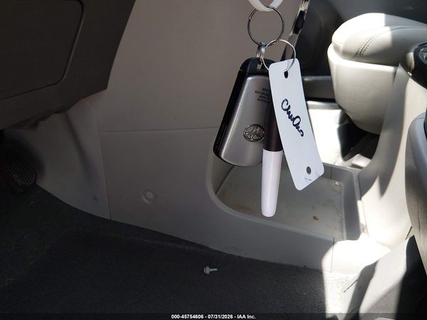 2019 TOYOTA SIENNA XLE 8 PASSENGER