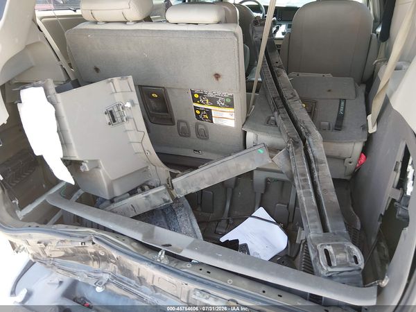 2019 TOYOTA SIENNA XLE 8 PASSENGER
