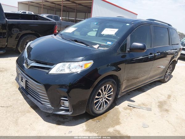 2019 TOYOTA SIENNA XLE 8 PASSENGER