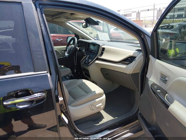 2019 TOYOTA SIENNA XLE 8 PASSENGER