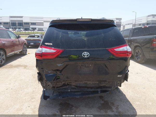 2019 TOYOTA SIENNA XLE 8 PASSENGER