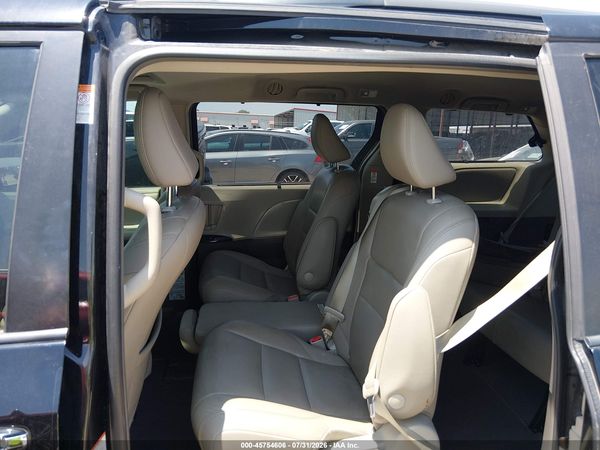 2019 TOYOTA SIENNA XLE 8 PASSENGER