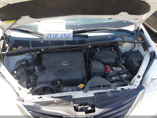2014 TOYOTA SIENNA LE V6 8 PASSENGER