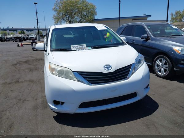 2014 TOYOTA SIENNA LE V6 8 PASSENGER