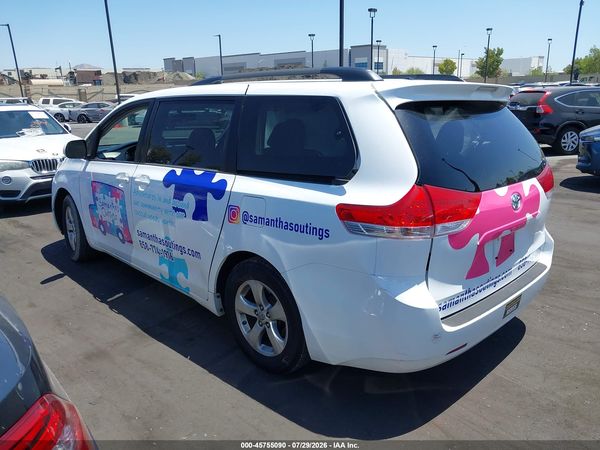 2014 TOYOTA SIENNA LE V6 8 PASSENGER