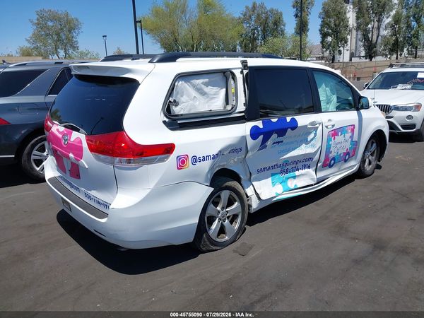 2014 TOYOTA SIENNA LE V6 8 PASSENGER