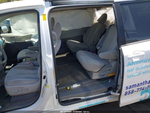 2014 TOYOTA SIENNA LE V6 8 PASSENGER