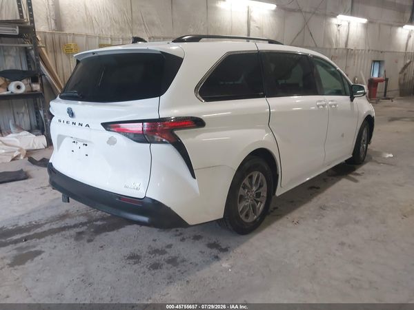 2022 TOYOTA SIENNA LE — I4