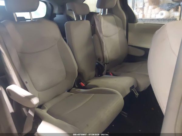 2022 TOYOTA SIENNA LE — I8