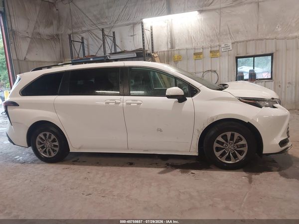 2022 TOYOTA SIENNA LE — I116