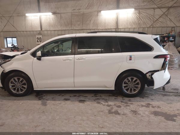 2022 TOYOTA SIENNA LE — I117