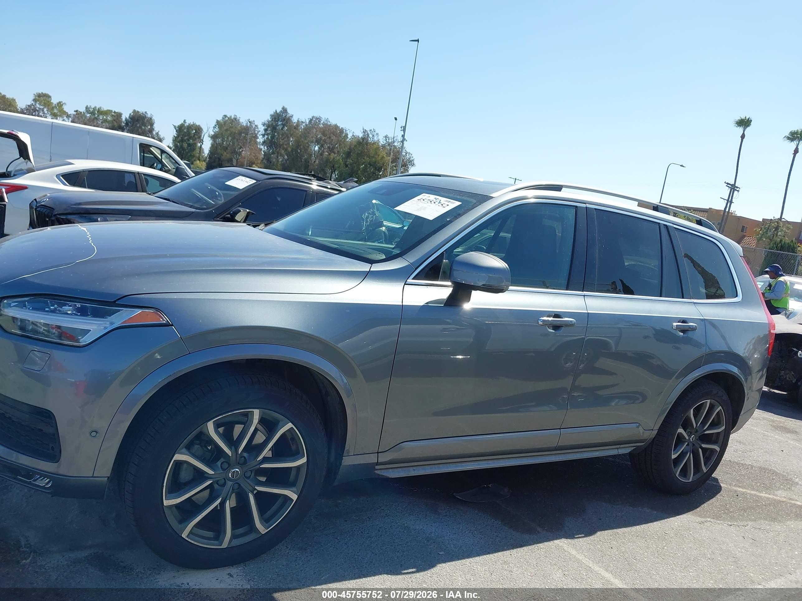 2018 VOLVO XC90 T6 MOMENTUM
