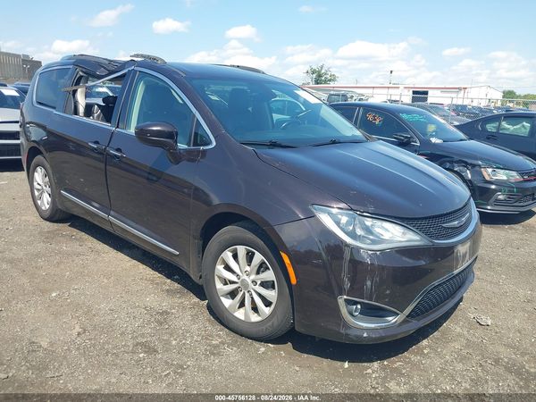 2019 CHRYSLER PACIFICA TOURING L — I1