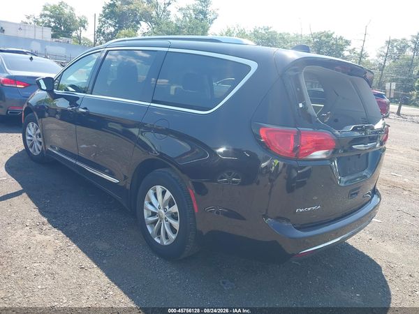 2019 CHRYSLER PACIFICA TOURING L — I3
