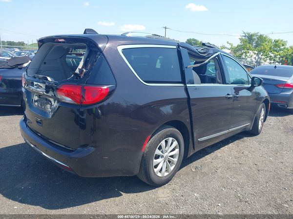 2019 CHRYSLER PACIFICA TOURING L — I4