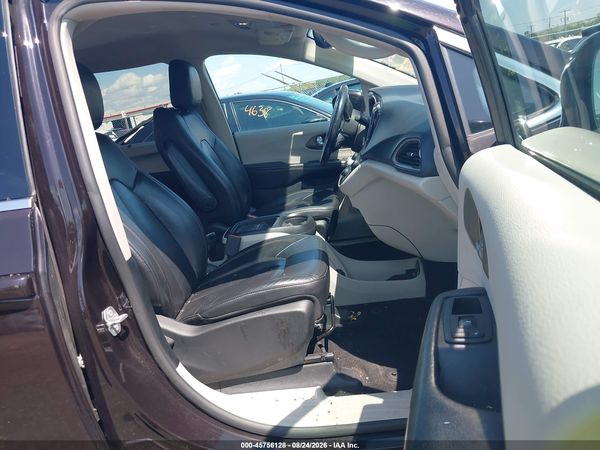 2019 CHRYSLER PACIFICA TOURING L — I5