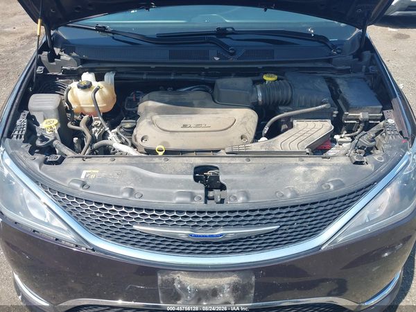 2019 CHRYSLER PACIFICA TOURING L — I10