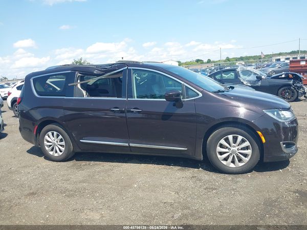 2019 CHRYSLER PACIFICA TOURING L — I116