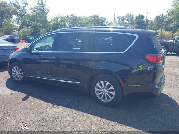2019 CHRYSLER PACIFICA TOURING L — I117