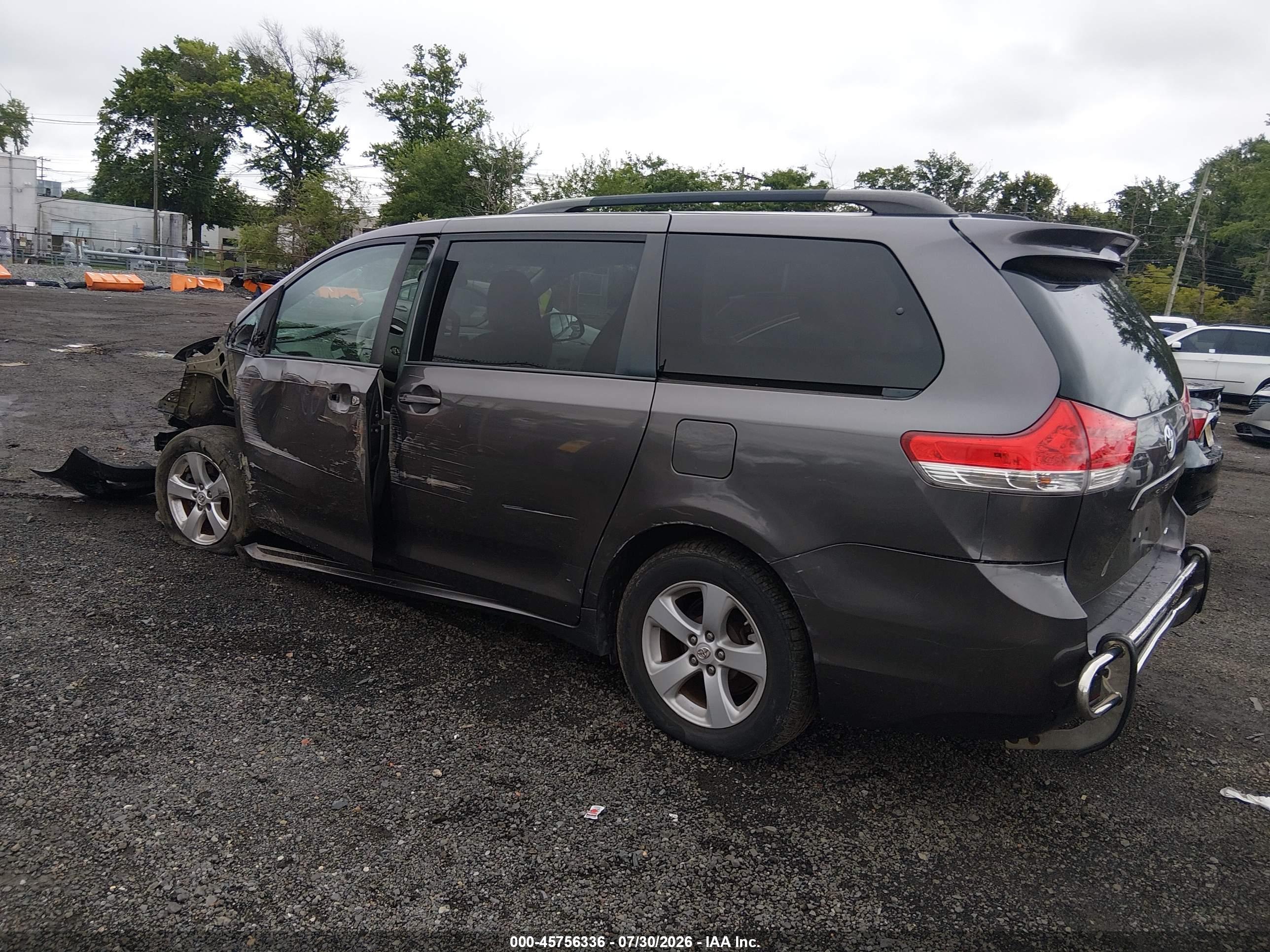 2013 TOYOTA SIENNA LE V6 8 PASSENGER