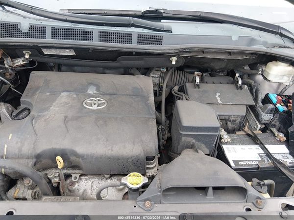 2013 TOYOTA SIENNA LE V6 8 PASSENGER